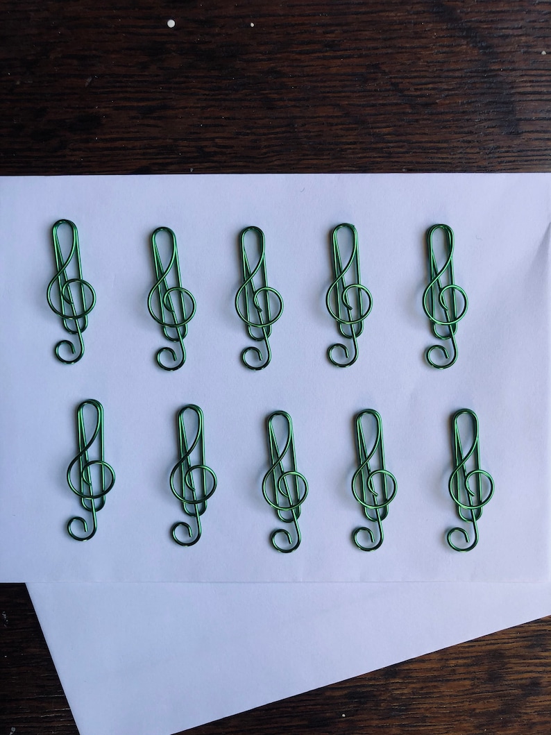 Set of 10 quality music musical treble clef coloured metal paper clips for stationary, cards, pictures, scrapbooking, art projects. 画像 7