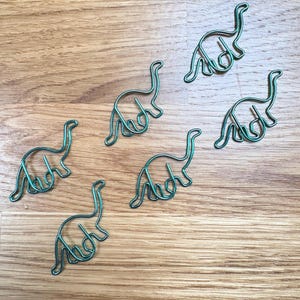 Set aus 6 grünen Büroklammern aus Metall in Dinosaurier-Optik für Briefpapier, Karten, Scrapbooking, Kunstprojekte. Weltraum, Astronomie, Mond.