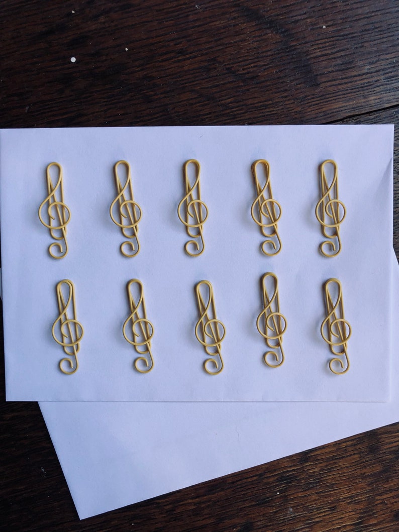 Set of 10 quality music musical treble clef coloured metal paper clips for stationary, cards, pictures, scrapbooking, art projects. 画像 4