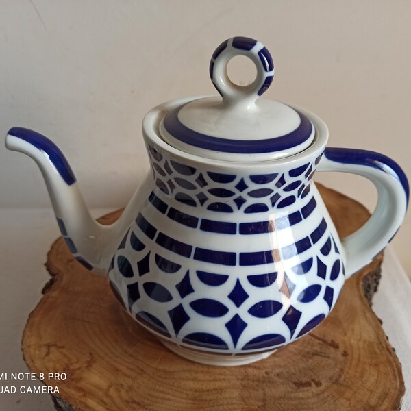 Kobalt blue and white coffee pot or tea pot, made in Spain by Sargadelos, fantastic quality