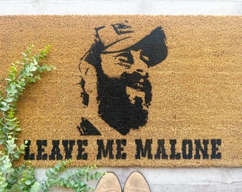 Felpudo "Leave Me Malone" / Felpudo de Post Malone / Felpudo de bienvenida divertido / Regalos para fans de Post Malone / Decoración sarcástica para el porche / Ideas para regalos de despedida