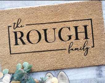 Felpudo personalizado con apellido / Felpudo de bienvenida moderno con monograma / Alfombra de entrada personalizada con iniciales familiares / Regalo de cierre para agente inmobiliario / Regalo de boda