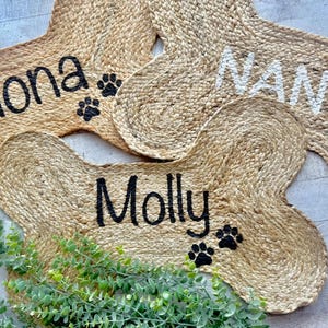Tapete personalizado para comida de perro / Mantel individual personalizado para cuenco de perro / Tapete con forma de hueso para mascotas / Mantel individual de yute para mascotas / Ideas de regalo para amantes de los perros / Regalo para cachorros Tan Jute