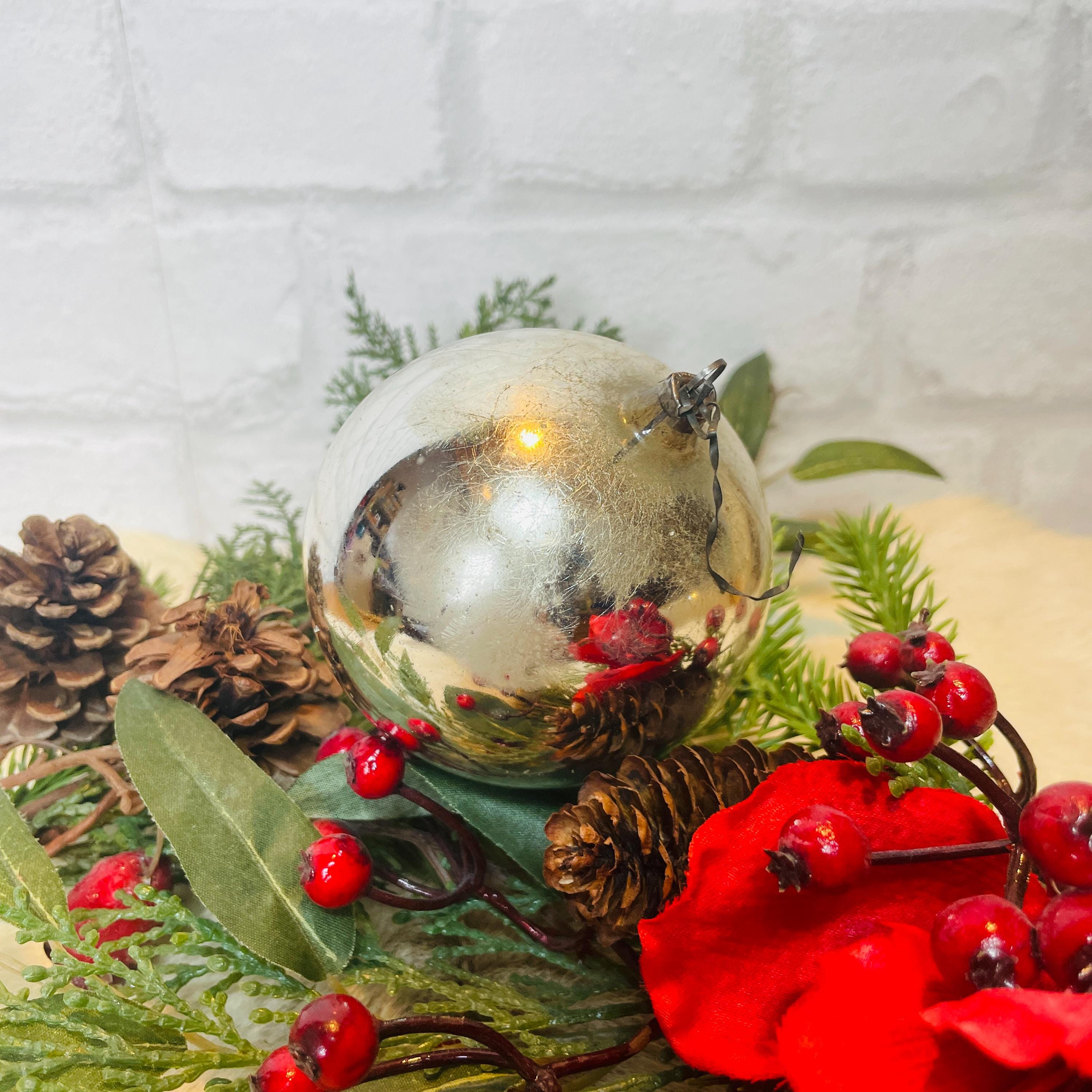 Ornamenti natalizi vintage anni '50: decorazioni retrò in vetro lucido - Italia