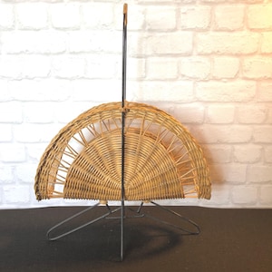 Portagiornali vintage di metà secolo in ferro e rattan intrecciato, Germania anni '50