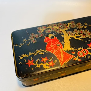 Vintage tea tin can with Asian motif