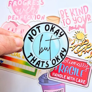 Nicht okay, aber das ist okay, Aufkleber für psychische Gesundheit mit Sorgfalt behandelt | Emotionaler Vinyl-Aufkleber | Laptop, Wasserflasche, Auto, Telefon