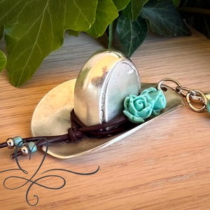 Sombrero de vaquero • PRÓXIMAMENTE MÁS • Hecho de cuchillo y cuchara huecos bañados en plata • A su elección