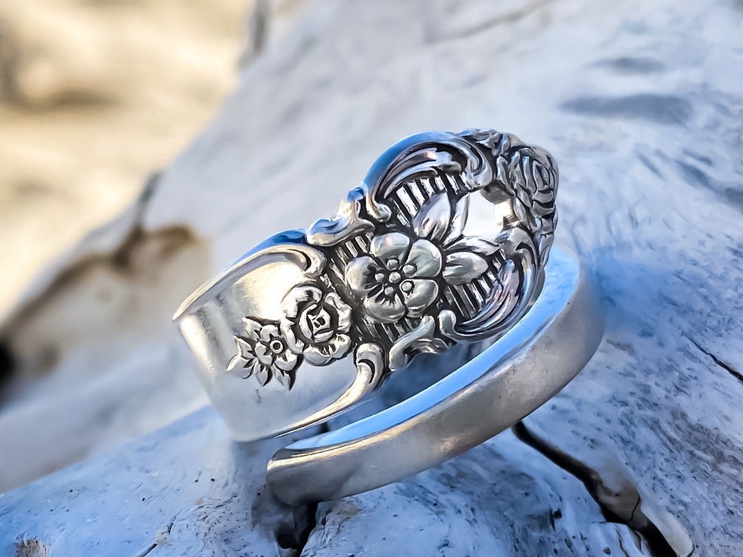 スプーンジュエリー　ビンテージ スプーンリング • 「ディスティンクション」スプーンラップリング