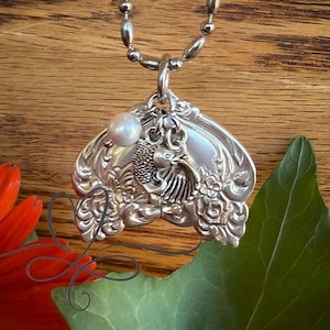 Collana con coda di sirena o chiusura per borsa • Realizzata con posate placcate in argento vintage "Interlude" del 1971 • Autentica