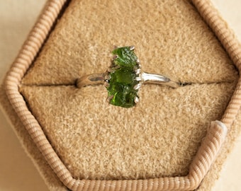 Handgemachter Silberring mit Tsavorit (grün) Granat.