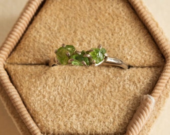 Handgemachter Silberring mit Tsavorit (grün) Granat.