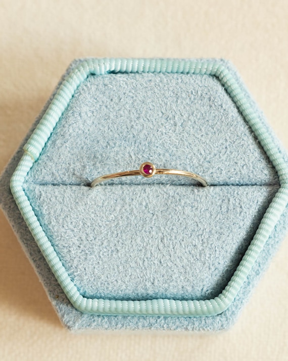 Handmade Gold (18k) Ring with round natural Ruby.