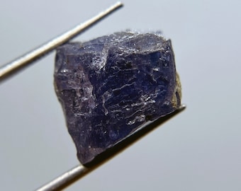 Natuurlijk ruw tanzaniet kristal uit Tanzania.