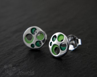 Stud silver earrings with green enamel. Button earrings. Colorful earrings. Push back closure earrings. Round earrings. Handcrafted jewel