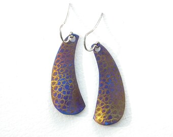 Colourful earrings made of titanium. Long dangling earrings made of oxidised titanium. Silver hooks. Titanium jewellery