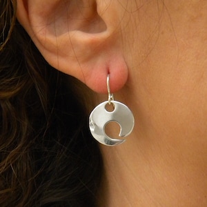 Pendientes espirales de plata 925. Aretes de plata pura. Pendientes colgantes. Pendientes colgantes. Pendientes ligeros. Joyas hechas a mano