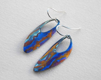 Colourful earrings made of titanium. Long dangling earrings made of oxidised titanium. Silver hooks. Titanium jewellery