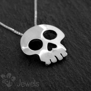 Small silver skull pendant