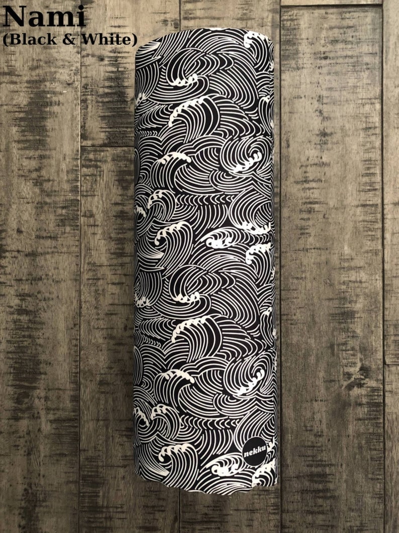 May include: Black and white fabric with a wave pattern. The fabric is rolled up and the label "nekku" is visible.