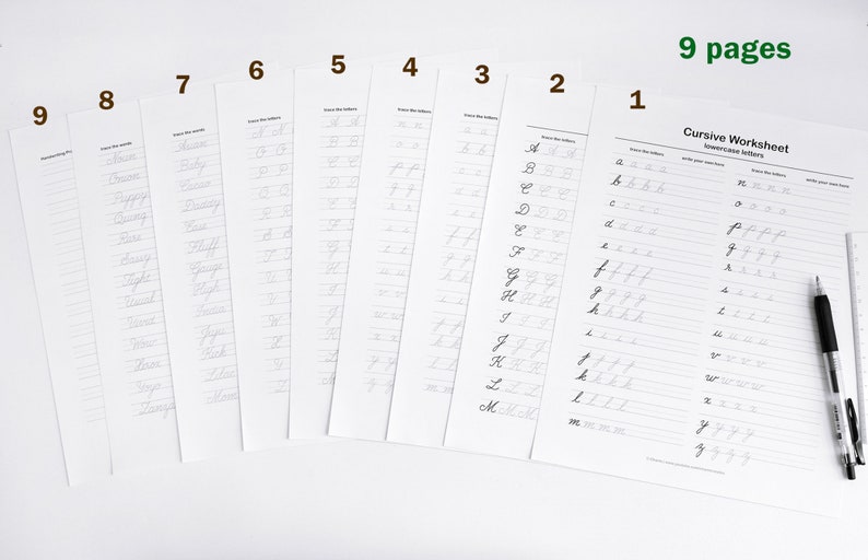 Puede incluir: Nueve p&aacute;ginas de hojas de trabajo de escritura cursiva. La primera p&aacute;gina tiene el alfabeto en cursiva, y las p&aacute;ginas restantes tienen palabras y letras para practicar la escritura cursiva.