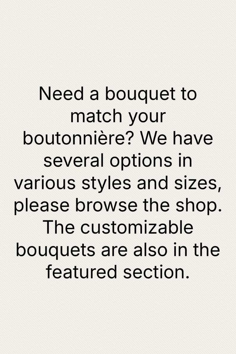 Op de afbeelding: Een lichtgekleurd rechthoekig bord met zwarte tekst die luidt: Need a bouquet to match your boutonni&egrave;re? We have several options in various styles and sizes, please browse the shop. The customizable bouquets are also in the featured section.