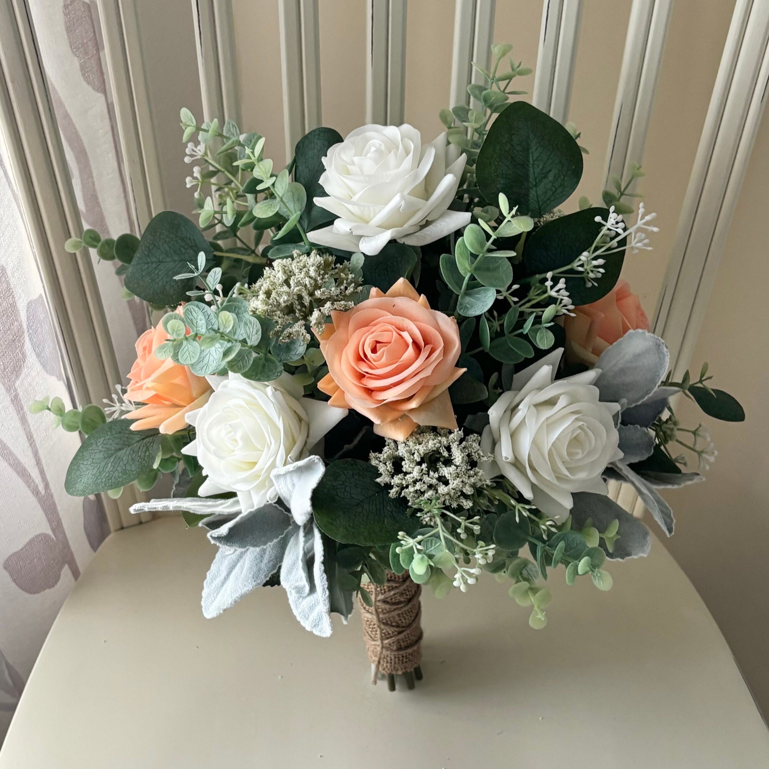 Ramo de novia bohemio, rosas y vegetación premium en color marfil y naranja  melocotón, orejas de cordero verde salvia, flores de eucalipto para dama de  honor. - Etsy México, image size:2620x2620
