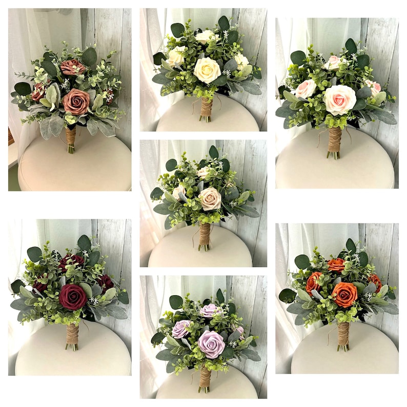 Op de afbeelding: Een collectie van zeven bloemboeketten met rozen in diverse kleuren zoals oudroze, wit, lichtroze, cr&egrave;me, bordeauxrood, lavendel en roestoranje, geaccentueerd met groene eucalyptusbladeren en stelen omwikkeld met natuurlijk touw.