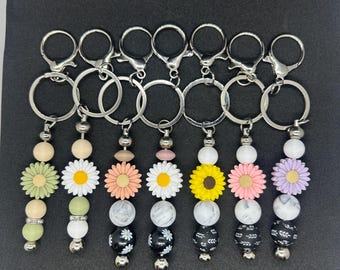 Llavero de silicona con forma de margarita / Llavero floral / Bonito regalo para ella / Dije para bolso / Llavero hecho a mano / Accesorio de primavera
