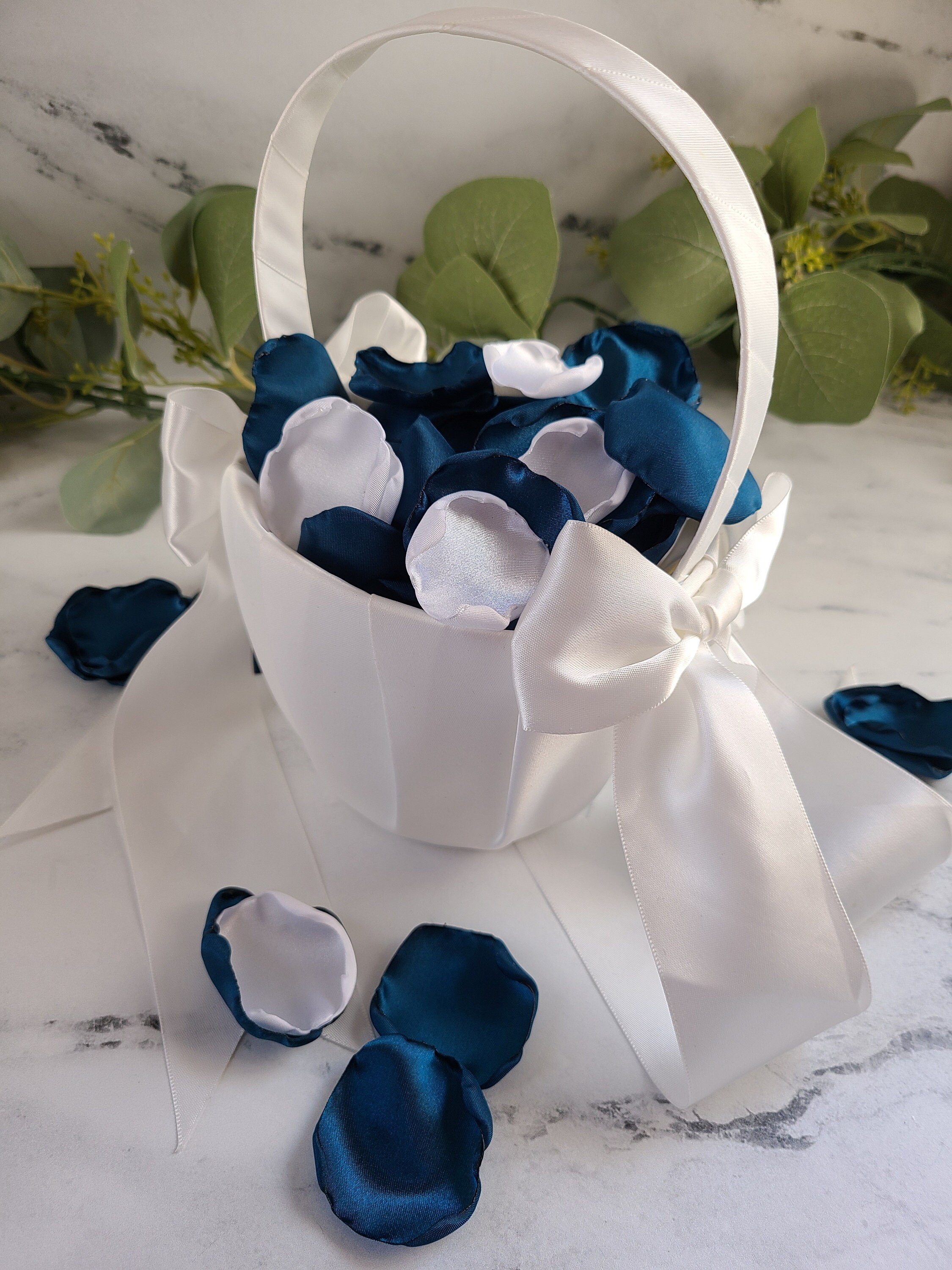 Decoración de boda en verde azulado oscuro, pétalos de flores blancas,  pétalos de rosa, decoración de pasillo de boda, decoración de boda de  otoño, estilo bosque, despedida de soltera bohemia, barbacoa -, image size:2250x3000