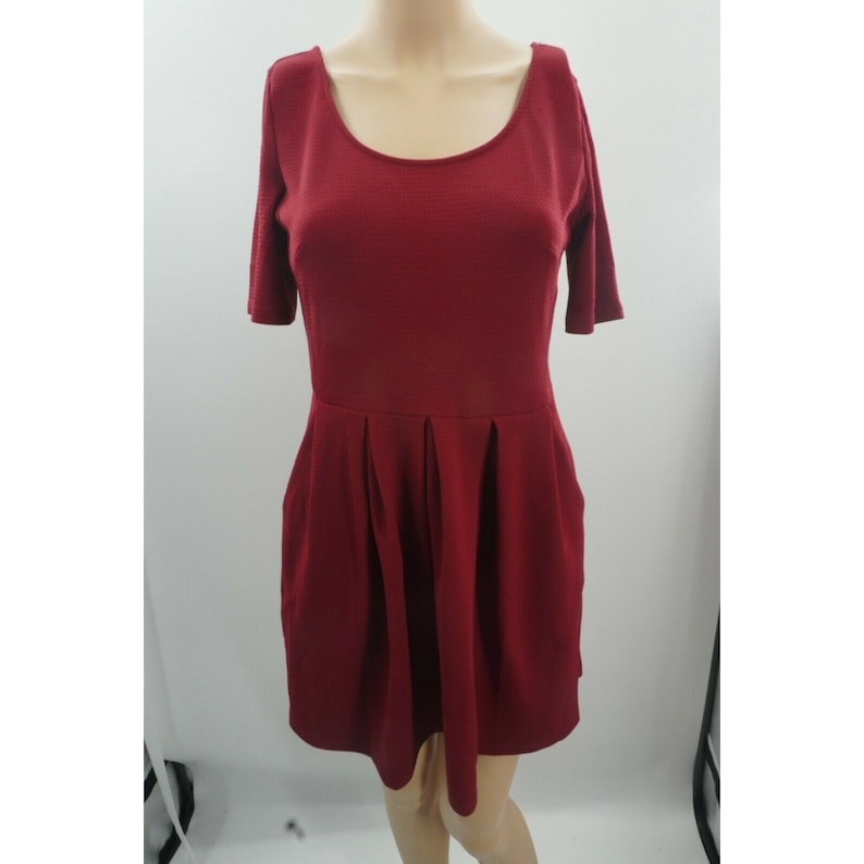 Lush Red Short Sleeve Skater Fit And Flare Pleated Knit Scoop Neck Dress Size M