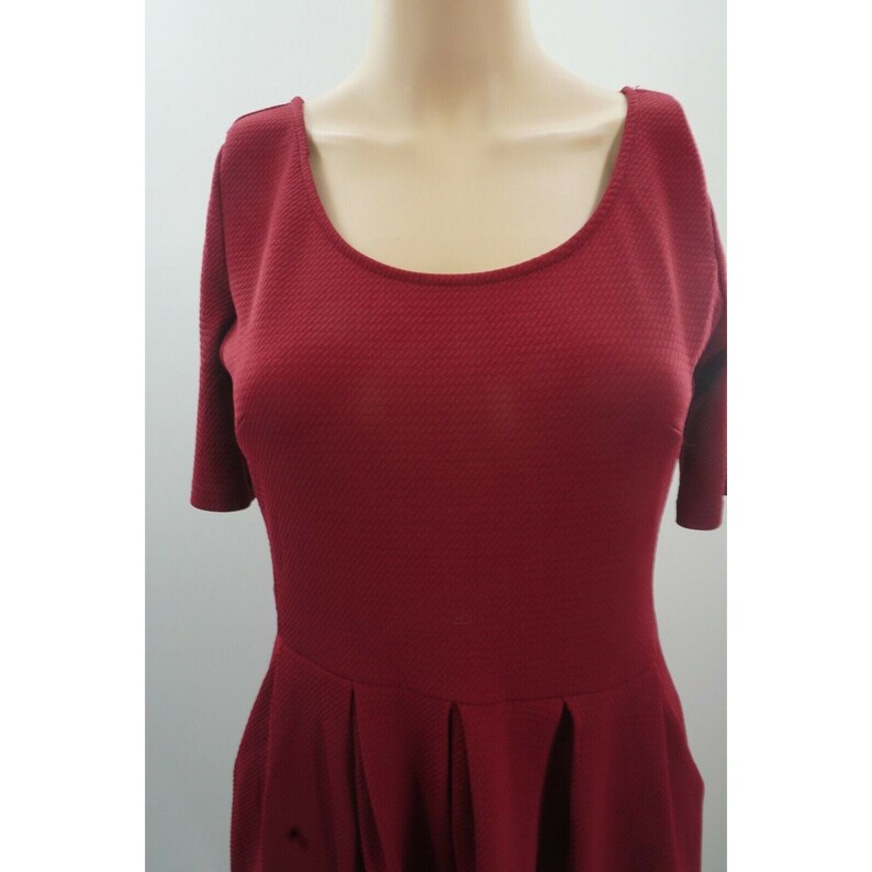 Lush Red Short Sleeve Skater Fit And Flare Pleated Knit Scoop Neck Dress Size M