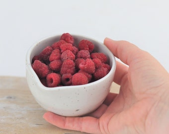 Ceramic Berry Bowl, Pottery Colander, Handmade Pottery Berry Bowl, Stoneware Colander, Kitchen Strainer, White Cookware, handmade gift