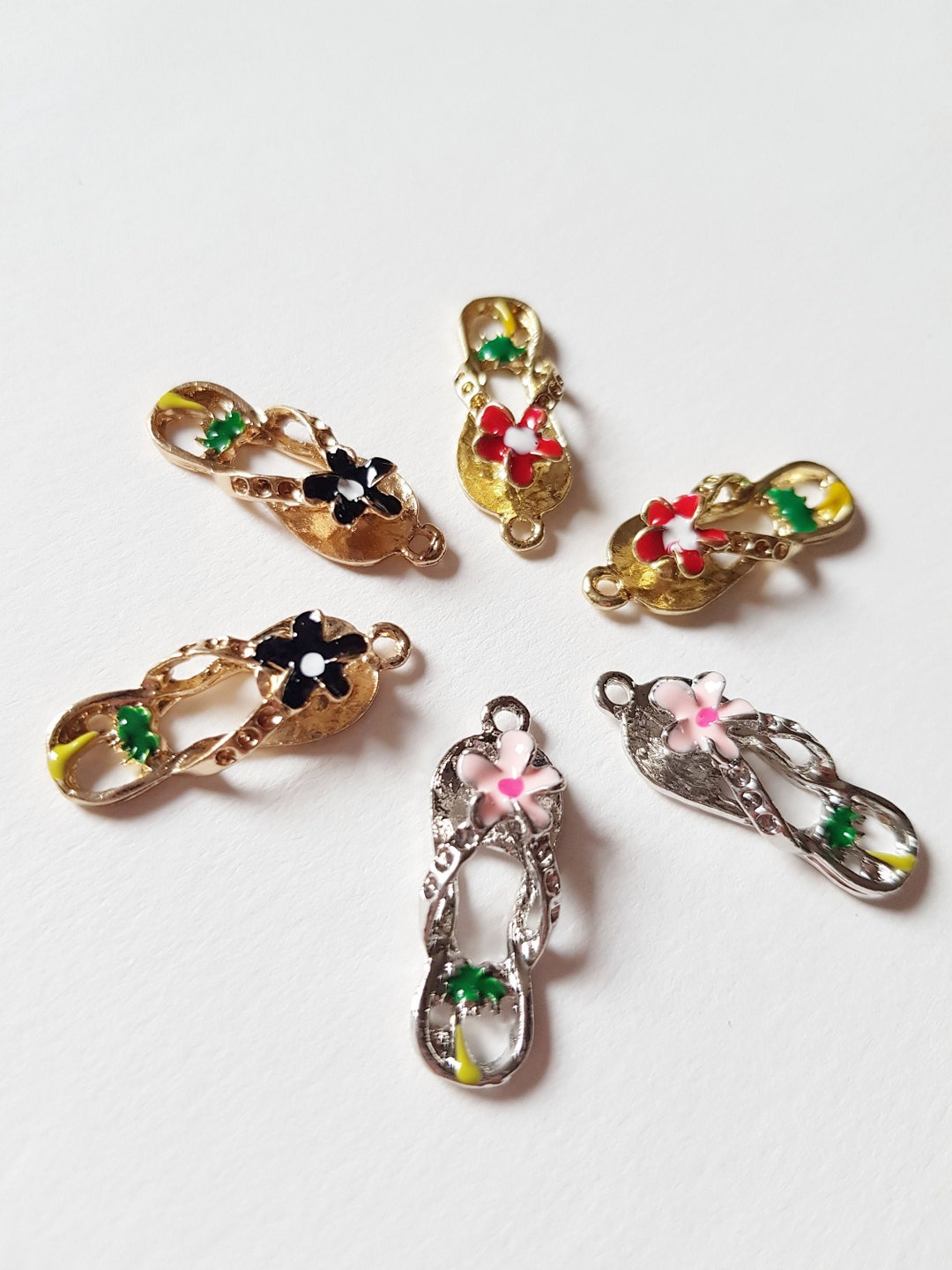 The Lord Of The Tools Lot De 50 Breloques En Forme De Tongs En Argile Colorée Pour Femme Et Fille, 3.2x1.2x1.0cm, Céramique