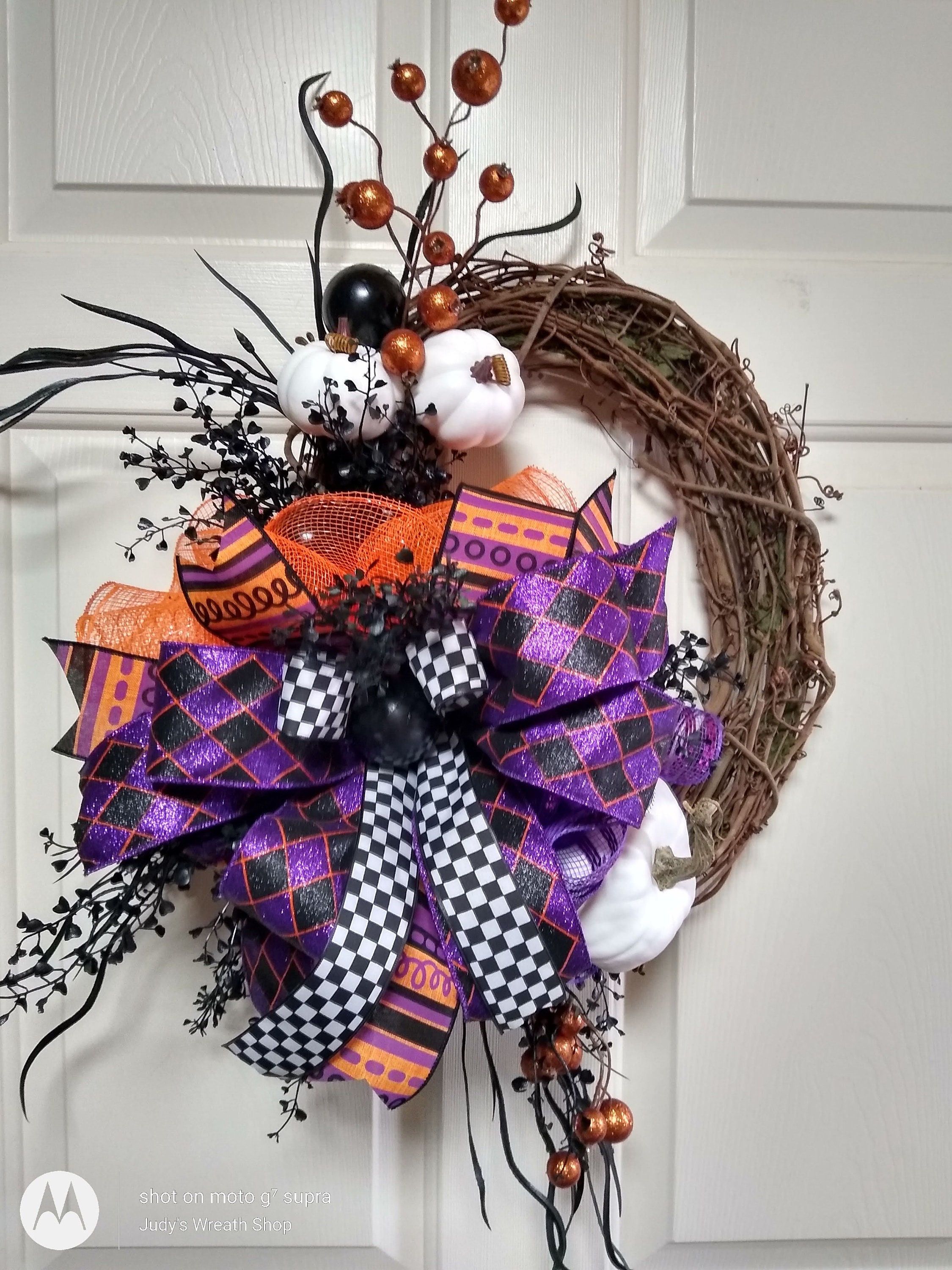Halloween wreath for front door. Halloween wreath with black and white