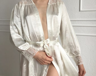 Gorgeous vintage white robe with puff sleeves and lace