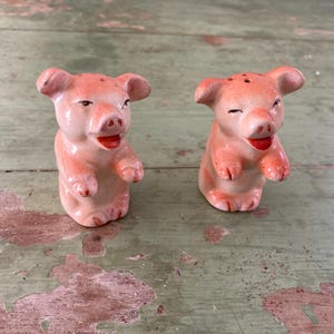Vintage tiny pig salt and pepper set, made in Japan