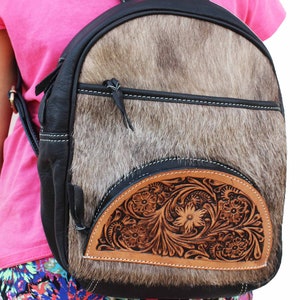 Mochila de viaje personalizada hecha a mano en cuero marrón con bolsillo con cremallera para mujer estilo occidental RTB02