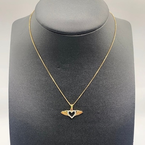 Dije de ala de corazón en oro de 10 quilates, colgante de ala de ángel en oro, dije de corazón y ala de ángel, colgante de corazón y ala con piedra de circonita cúbica, dije de corazón con alas