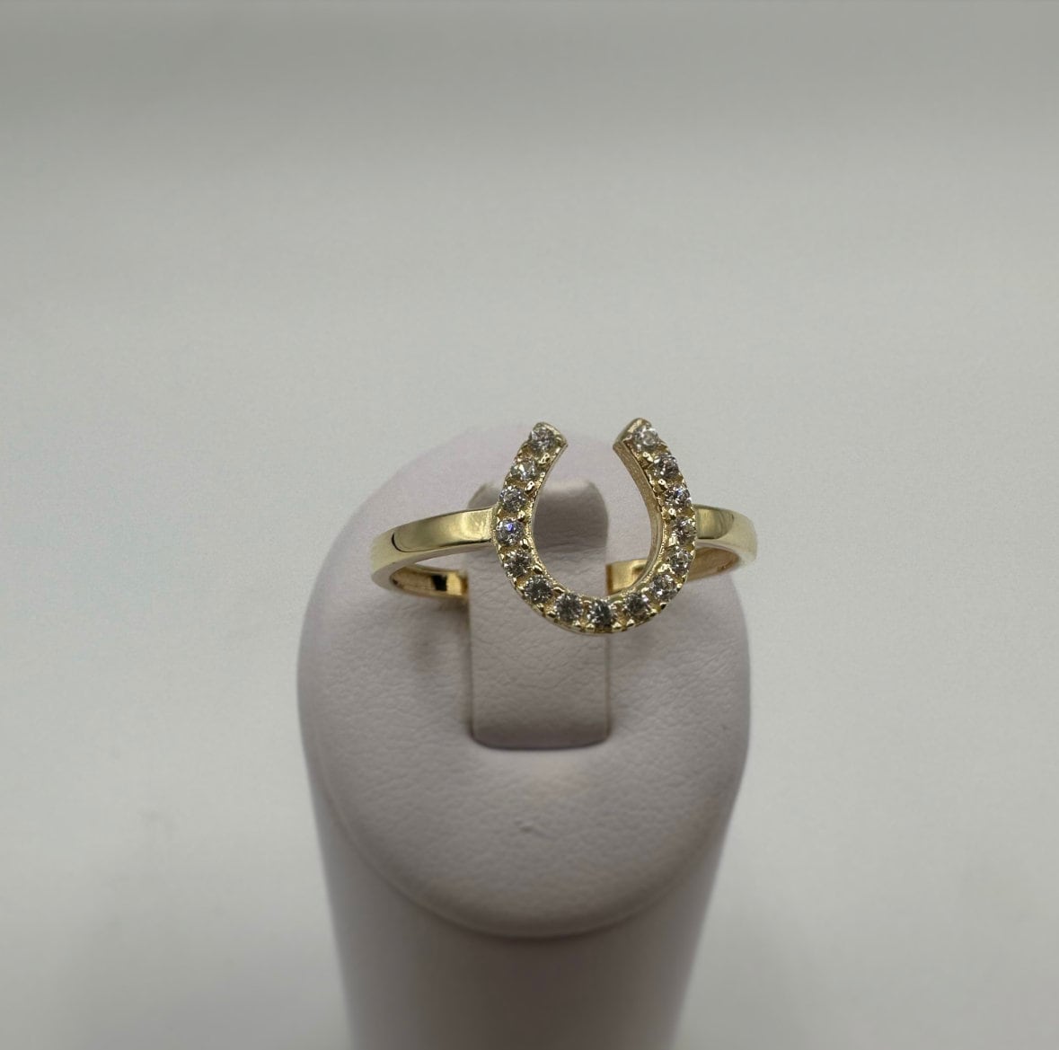 White gold shop horseshoe ring