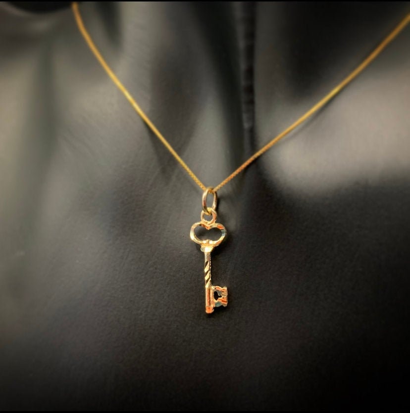 14K Gold Paper Clip Key and Lock Charm Necklace – David's House of