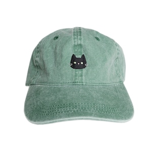 刺繍入り黒猫帽子 | カスタムカラー | ユニセックス | 6パネル調節可能キャップ | お父さん帽子 | 猫 | ペット | 幸運 | ユニークなギフト | Snippet Studios