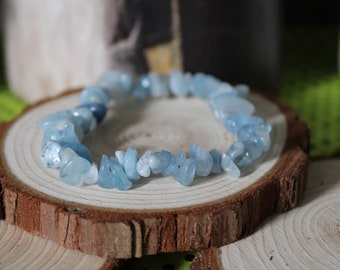 Aquamarine chip Bracelet, Gemstone Bracelet, Crystal Jewelry, Healing Bracelet, stretchy bracelet, sea witch