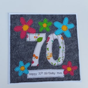 Tarjeta de cumpleaños número 70 personalizada hecha a mano - cumpleaños femenino - cumpleaños floral - tarjeta textil - cosida a máquina - tarjeta de tela - cosida a mano