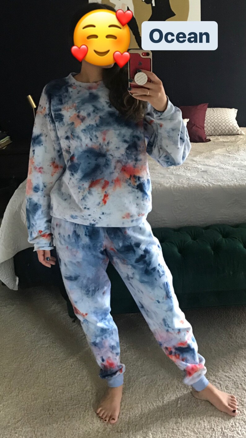 tie and dye sweatsuit