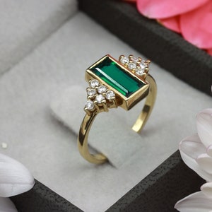 Emerald Ring - May birthstone - Gold Ring - Gemstone - Engagement Ring - Statement Ring - Cocktail Ring - Rectangle Ring - Green Ring