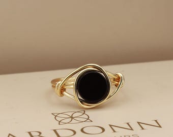 Handgefertigter Knotenring aus schwarzem Onyx - Wire Wrapped Edelsteinring