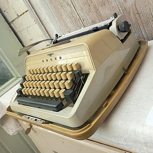 Original typewriter ADLER Gabriele 10, 196X, Germany, vintage, portable typewriter