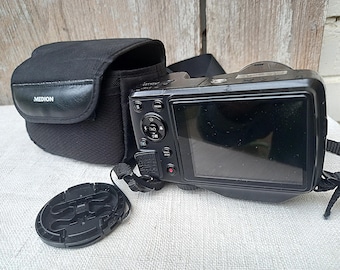 MEDION 16.0 Megapixels Digital Camera 26x Optical Zoom Lens 4.0-104mm 1:3.1-5.9