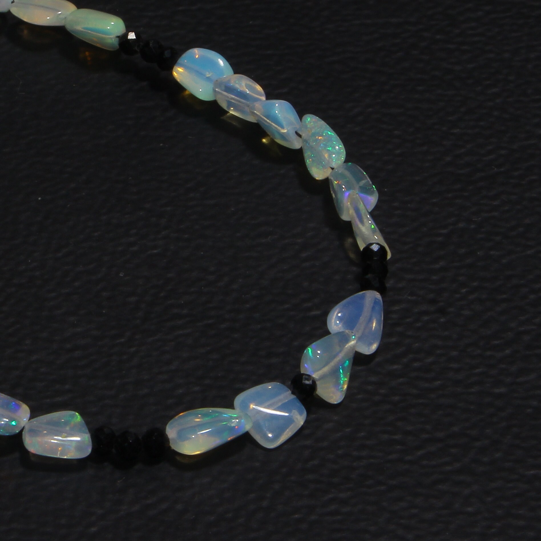 エチオピア ウェロ ファイアー オパール タンブル ビーズ ネックレス